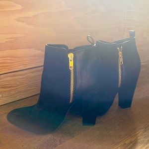 Women’s black boot heel, gold zipper on both sides, size 6.5